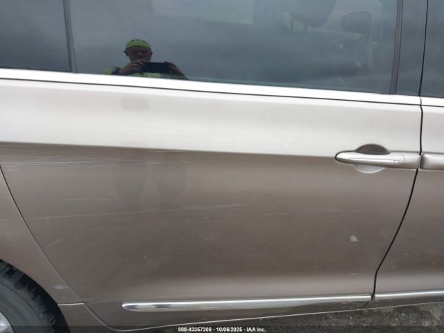 Chrysler Pacifica Touring-l Image 18