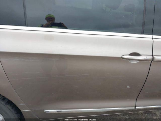 Chrysler Pacifica Touring-l Image 18