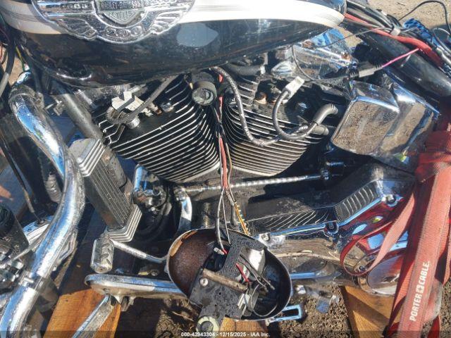 Harley-Davidson Flstc Image 6