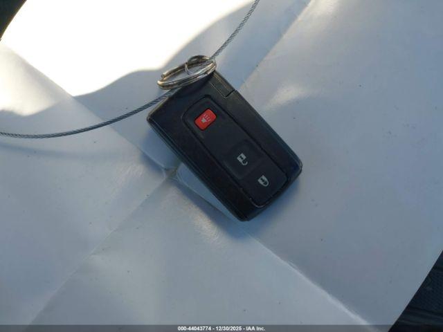 Toyota Prius Image 8