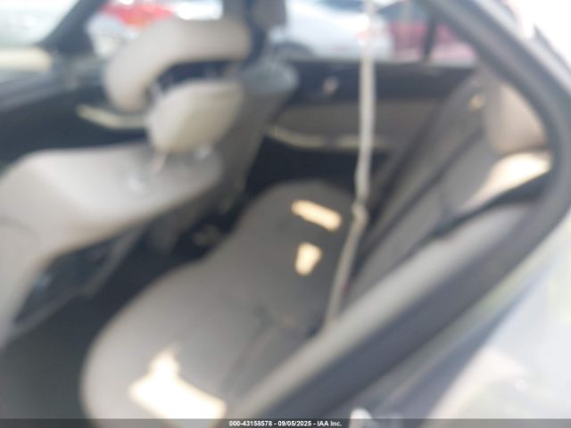 Mercedes-Benz E-Class Image 11