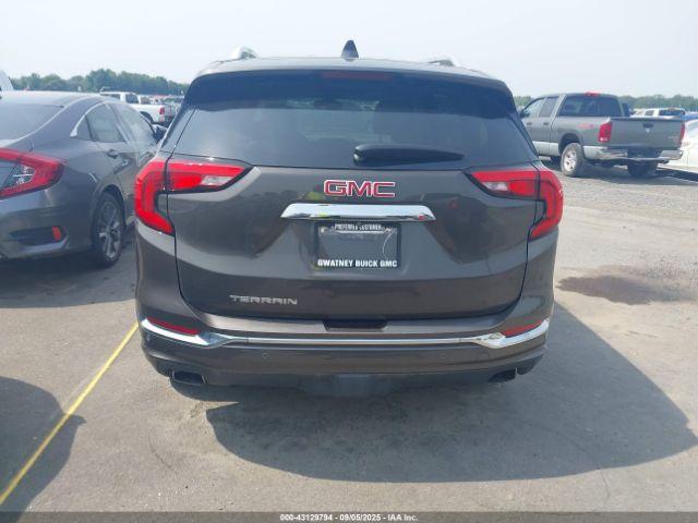 GMC Terrain Denali Image 12