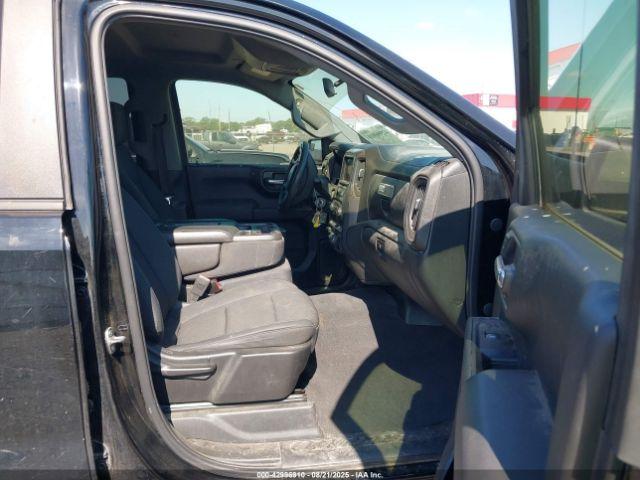 Chevrolet Silverado 1500 Custom Trail Boss Image 10