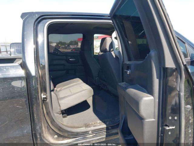 Chevrolet Silverado 1500 Custom Trail Boss Image 2