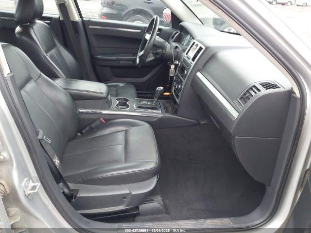 Chrysler 300 Touring Image 2