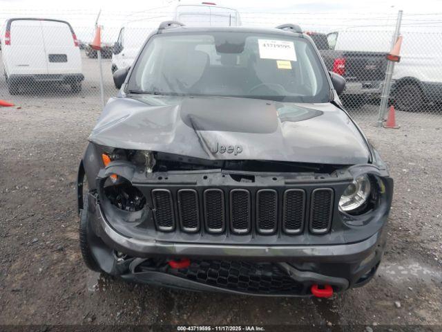 Jeep Renegade Trailhawk 4x4 Image 16