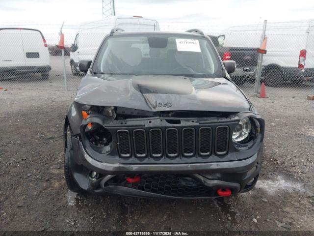 Jeep Renegade Trailhawk 4x4 Image 3