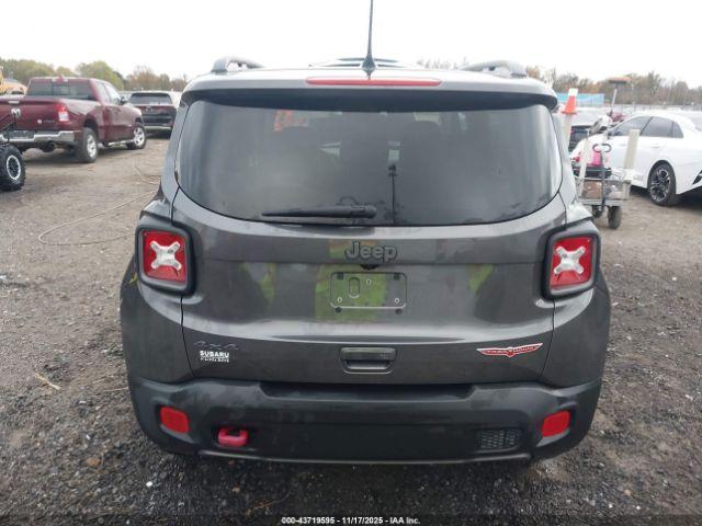 Jeep Renegade Trailhawk 4x4 Image 8