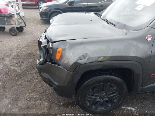 Jeep Renegade Trailhawk 4x4 Image 9