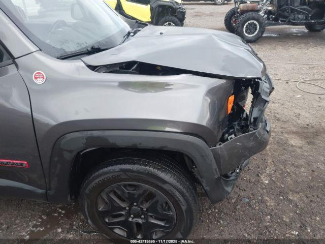 Jeep Renegade Trailhawk 4x4 Image 7