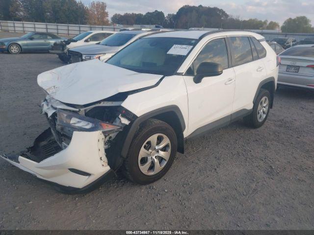 Toyota RAV4 Le Image 3