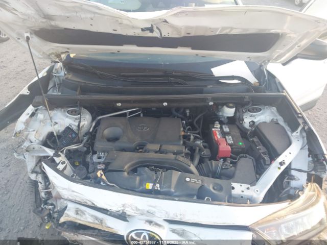 Toyota RAV4 Le Image 9