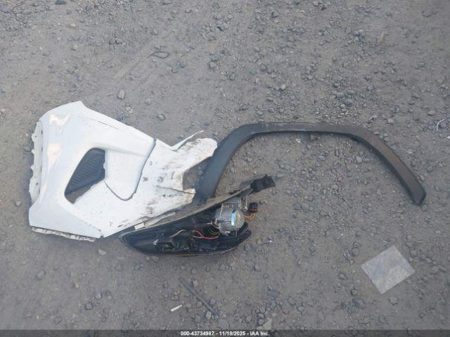 Toyota RAV4 Le Image 12