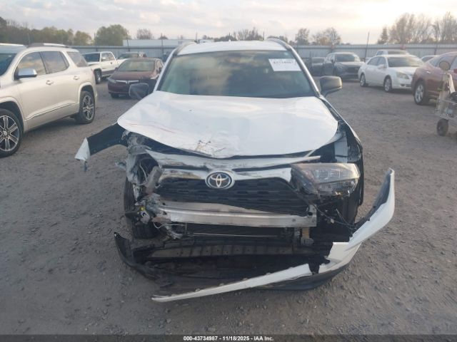 Toyota RAV4 Le Image 10