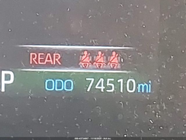 Toyota RAV4 Le Image 16