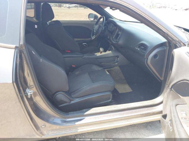 Dodge Challenger Image 5