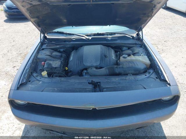 Dodge Challenger Image 11