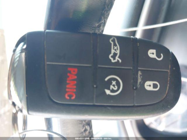 Dodge Challenger Image 10