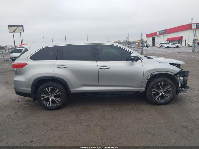 Toyota Highlander Le Image 13