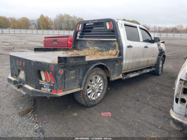 GMC Sierra 2500 Image 3