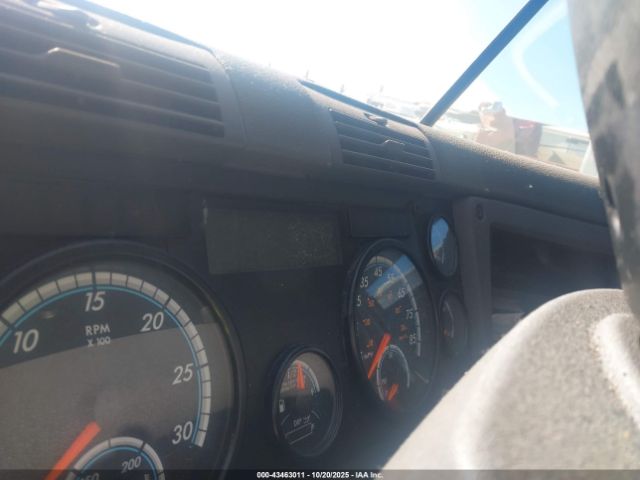 Freightliner Cascadia 125 Image 12