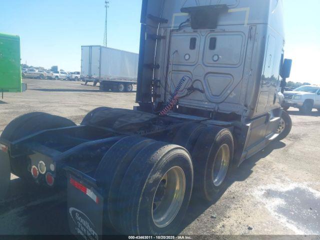 Freightliner Cascadia 125 Image 6