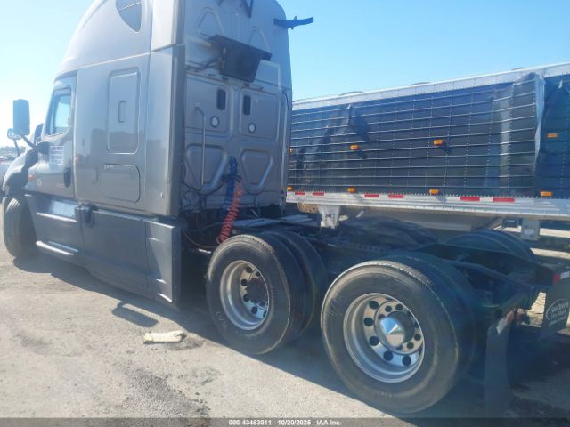 Freightliner Cascadia 125 Image 7