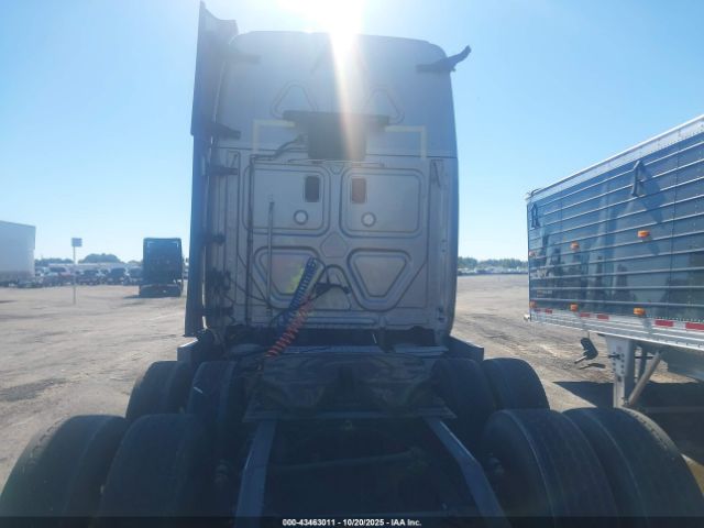 Freightliner Cascadia 125 Image 8