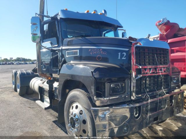 Mack Pinnacle Image 1