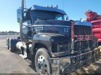  Salvage Mack Pinnacle