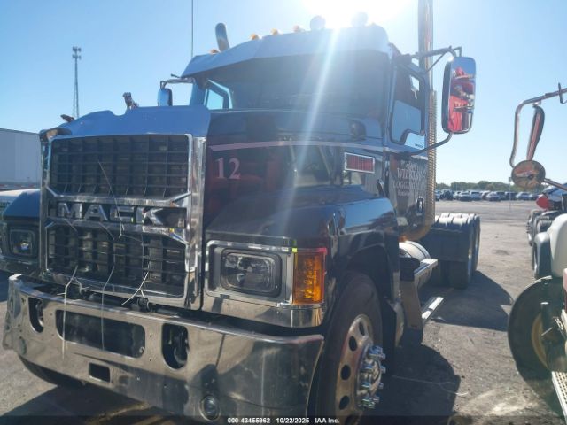 Mack Pinnacle Image 4