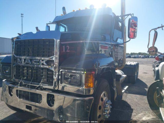 Mack Pinnacle Image 4