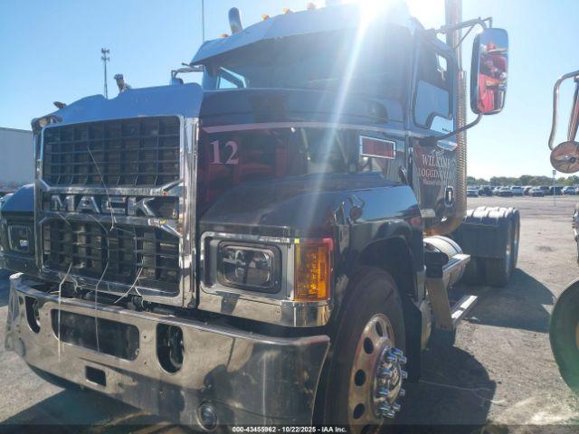 Mack Pinnacle Image 14