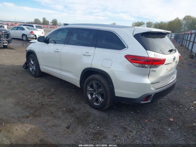 Toyota Highlander Limited Platinum Image 5