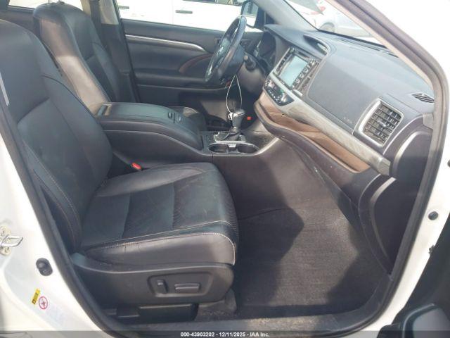Toyota Highlander Limited Platinum Image 6