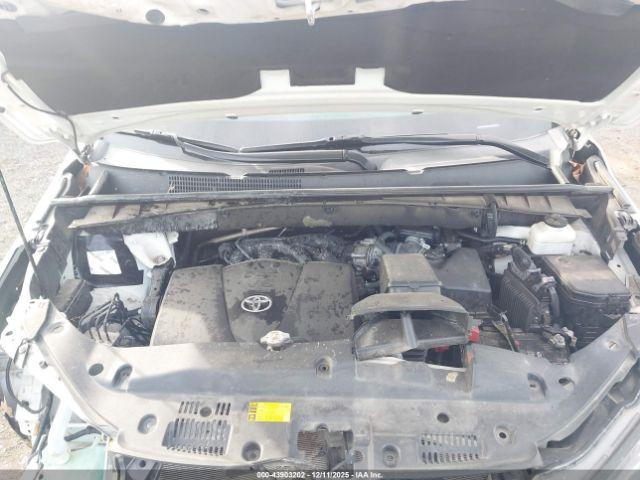 Toyota Highlander Limited Platinum Image 15