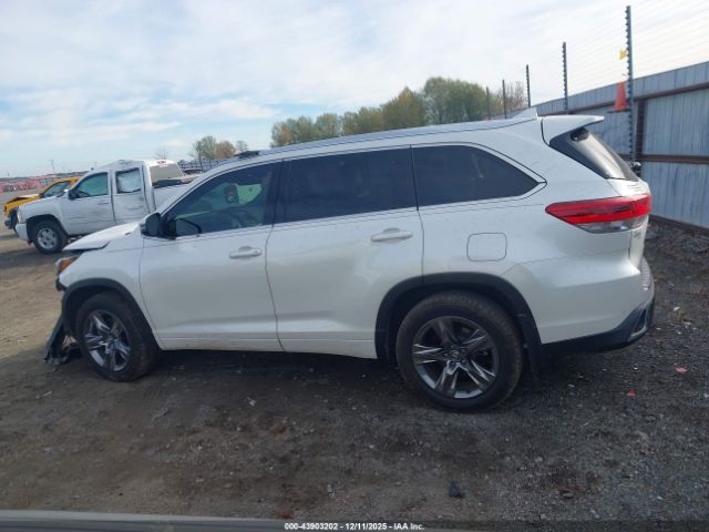 Toyota Highlander Limited Platinum Image 12