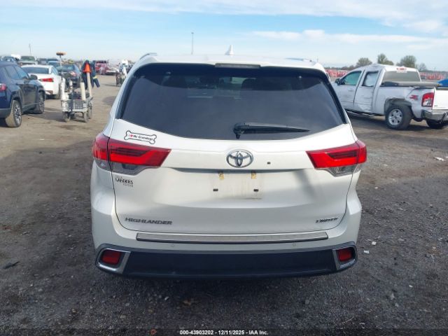 Toyota Highlander Limited Platinum Image 16