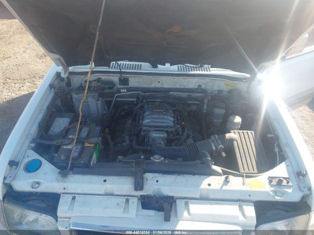 Isuzu Trooper Image 8