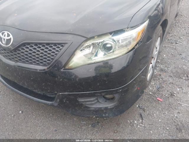 Toyota Camry Se Image 11