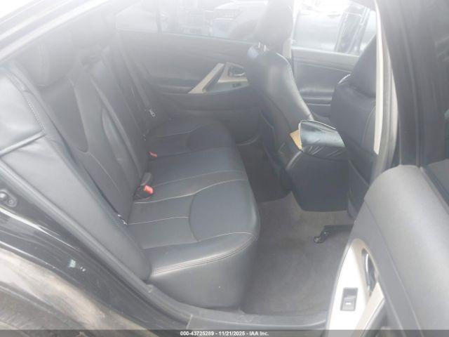 Toyota Camry Se Image 6