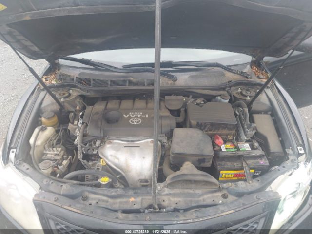 Toyota Camry Se Image 12