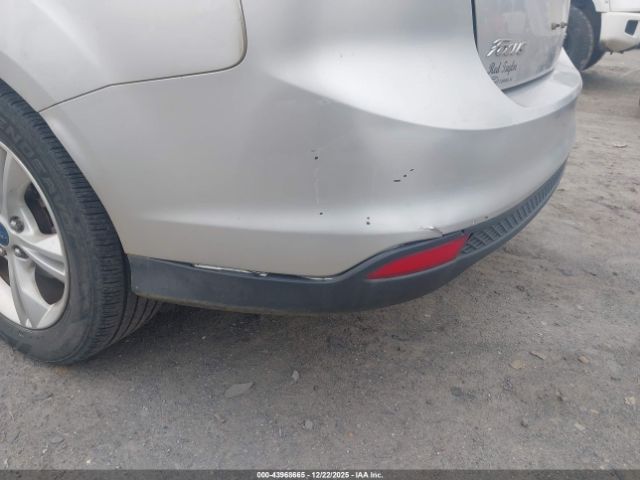 Ford Focus Se Image 11