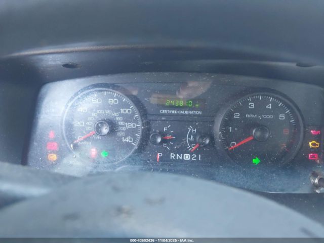 Ford Crown Victoria Image 12