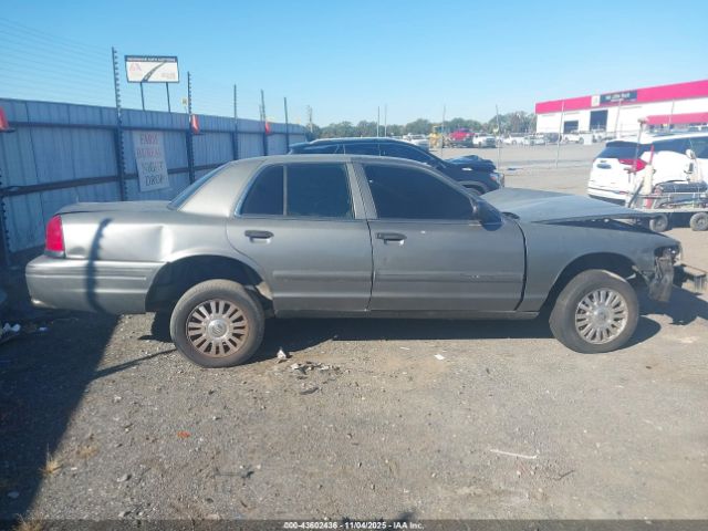 Ford Crown Victoria Image 16