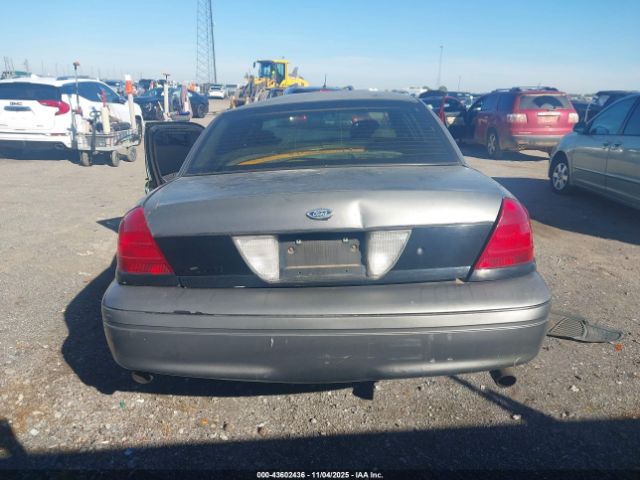 Ford Crown Victoria Image 17