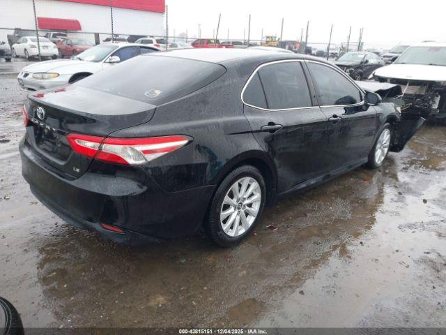 Toyota Camry Le Image 2