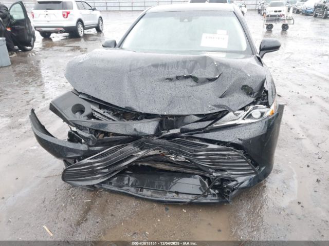 Toyota Camry Le Image 12