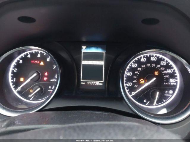 Toyota Camry Le Image 9