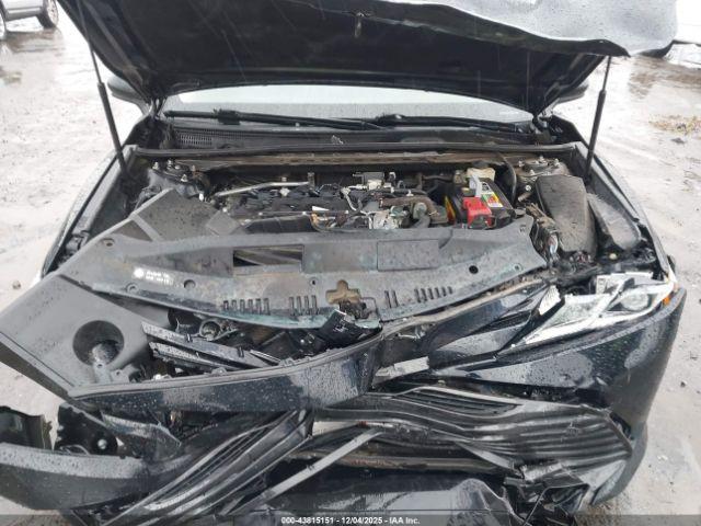 Toyota Camry Le Image 10